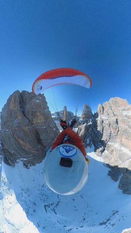 Davide Sassudelli, Campanile Basso, Dolomiti di Brenta - Davide Sassudelli vola dal Campanile Basso nelle Dolomiti di Brenta il 27/02/2022