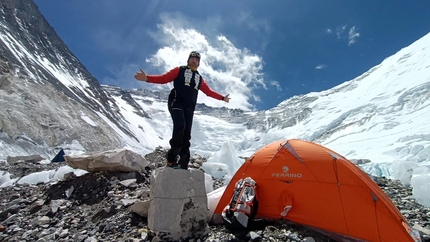 Andrea Lanfri, Luca Montanari, Everest - Andrea Lanfri al Campo 2 dell'Everest, aprile 2022