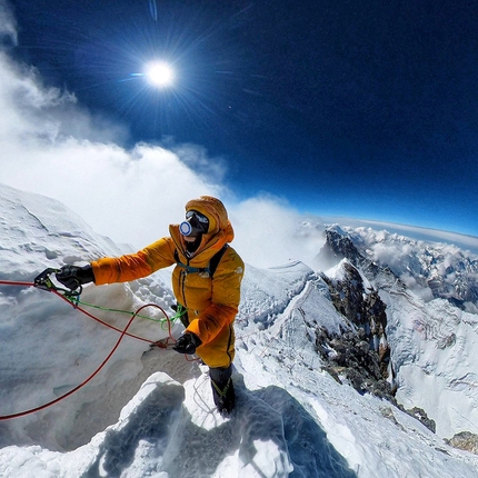 Surreal and magical. David Göttler on Everest without supplementary oxygen