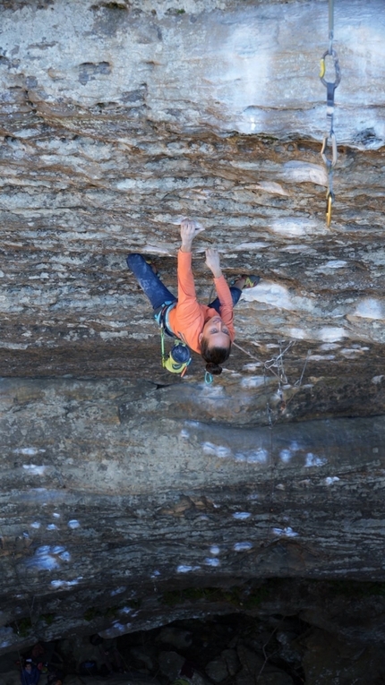 Nolwen Berthier onsights 8b+, Omaha Beach at Red River Gorge