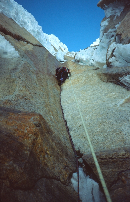 Silvo Karo, Cerro Torre, Patagonia - Durante la prima salita di Hell’s Direct sulla est del Cerro Torre, Patagonia, nel 1986