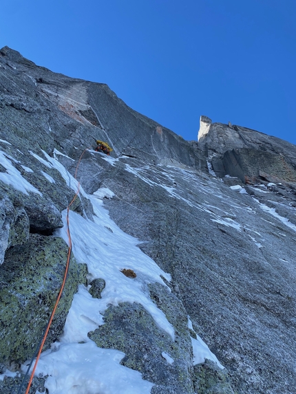 Pizzo Badile Corti-Battaglia first winter ascent by David Hefti, Marcel Schenk