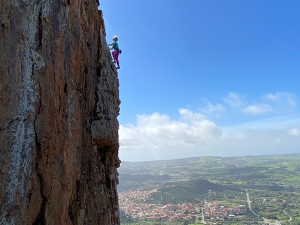 Superquartz, Sardegna - Tatjana Göx in arrampicata nella falesia di Superquartz, Sardegna
