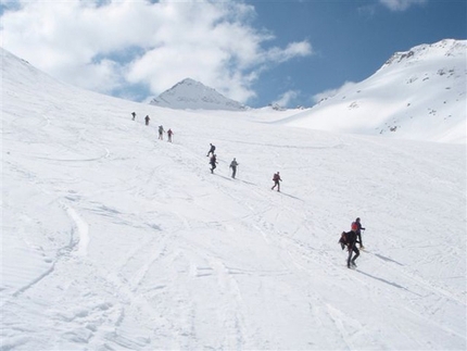 Tour scialpinistico Pisganino - Tour scialpinistico Pisganino: Scendendo sulla vedretta del Pisganino