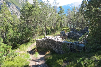 Sentiero dei Fortini - Monte Scale Monte Scale - Sentiero dei Fortini - Monte Scale: Sentiero di Ferrarola