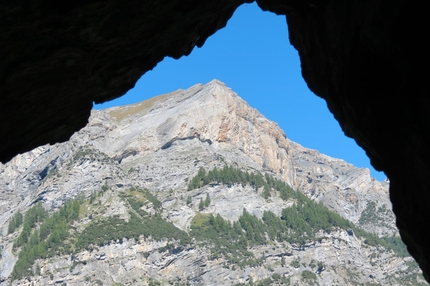 Sentiero dei Fortini - Monte Scale Monte Scale - Sentiero dei Fortini - Monte Scale: Uno scorcio dalla galleria