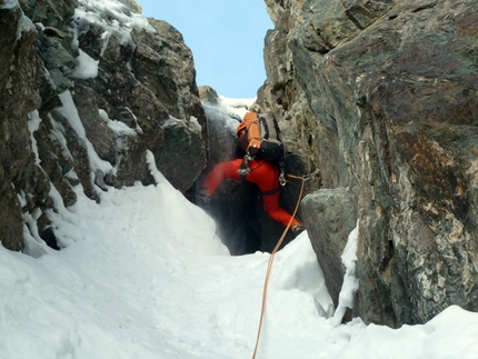 Follow the Gully Barre des Ecrins - Follow the Gully: Christian Türk nel canale del Col des Avalanches Ph. Marcello Sanguineti
