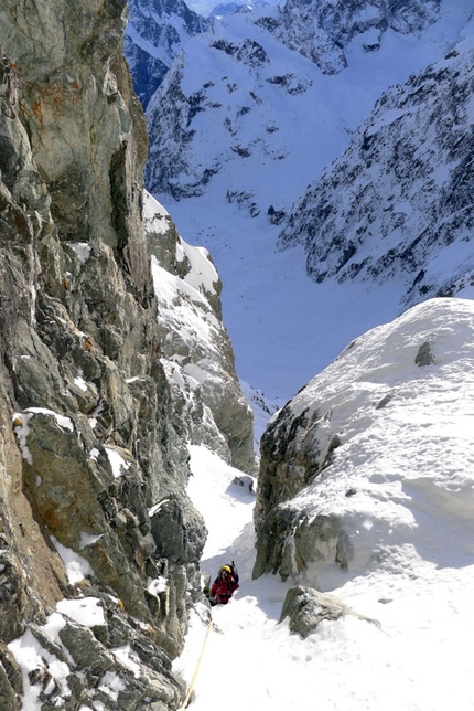 Follow the Gully Barre des Ecrins - Follow the Gully: Sergio De Leo ascending the gully Col des Avalanches Ph. Marcello Sanguineti
