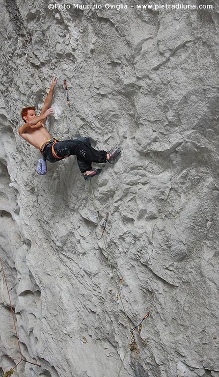 Rock Petzl Trip - Gétû, China - Gabriele Moroni su Coup de bambou 9a che il climber novarese ha liberato a Gétû Valley, China