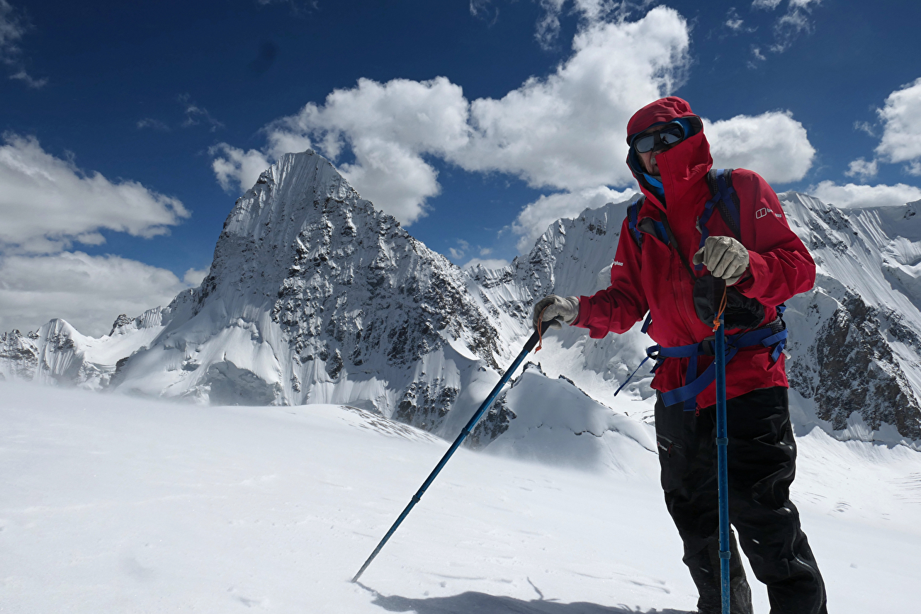 Yawash Sar, Karakoram, Mick Fowler, Victor Saunders