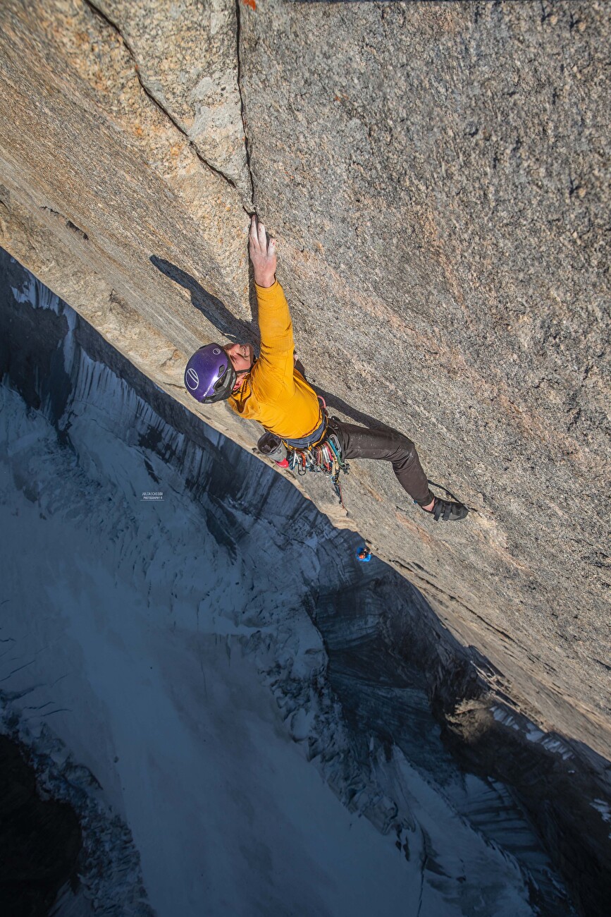 Mirror Wall, Groenlandia, Julia Cassou, Sean Warren, Pete Whittaker, Sean Villanueva O’Driscoll