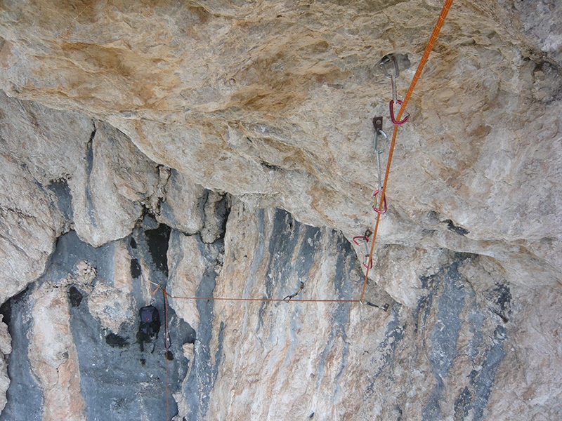 Alex Walpoth rope solo on Vint ani do, Meisules de la Bièsces, Sella, Dolomites, 08/2013