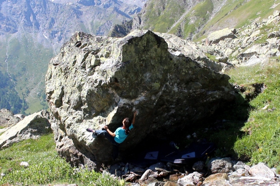 Chianale bouldering, Valle Varaita, Piedmont, Italy, Claudia Colonia, Alessandro Penna