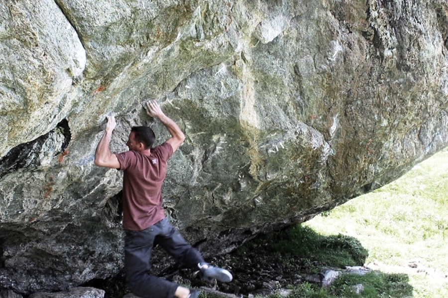 Chianale bouldering, Valle Varaita, Piedmont, Italy, Claudia Colonia, Alessandro Penna