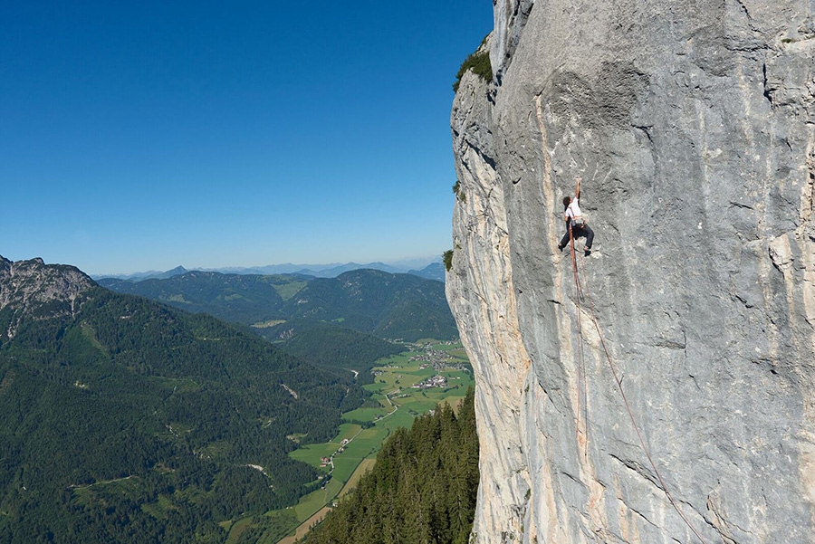 Fabian Buhl rope-solo 8c first ascent / Ganesha at Loferer Alm in