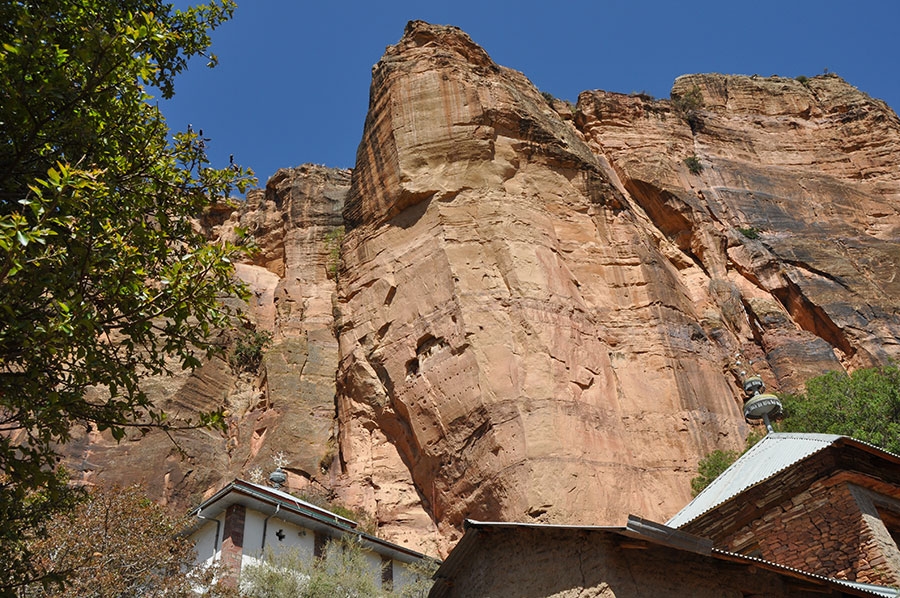 Etiopia, la scalata alla chiesa rupestre di Maryam Dengelat