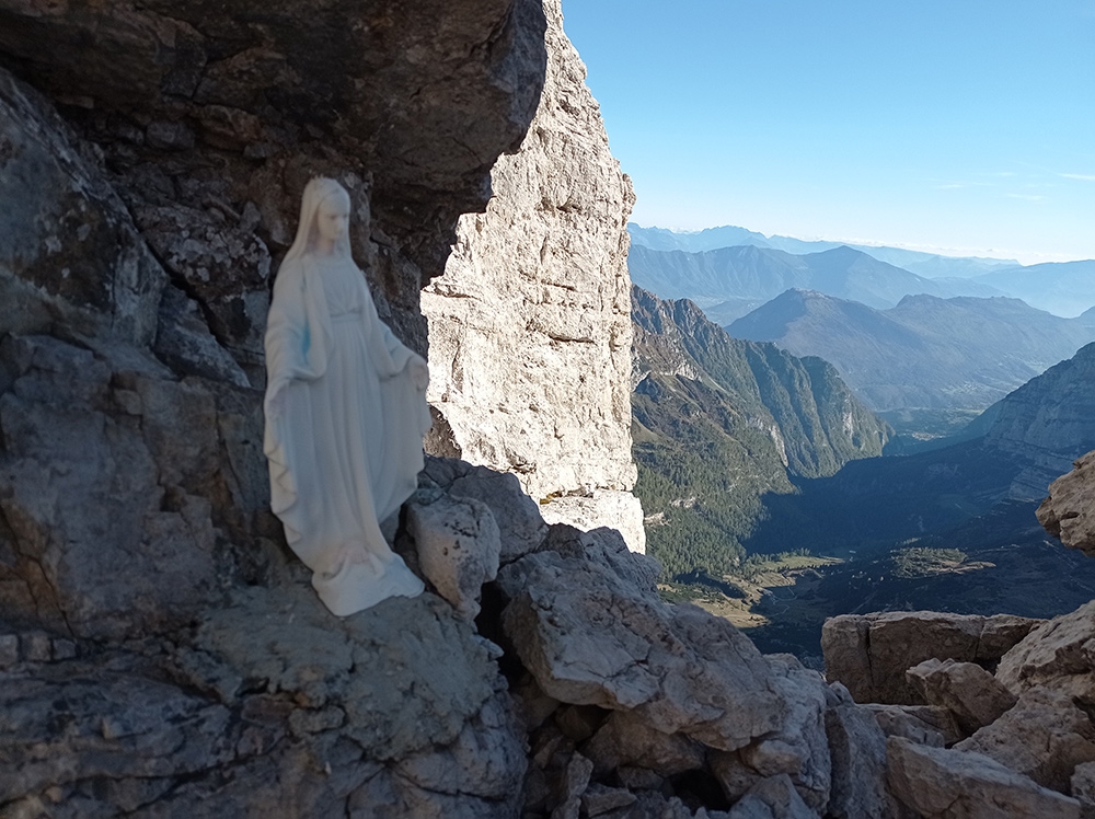 Via Serenella, Crozzet del Rifugio, Val d’Ambiez, Brenta Dolomites
