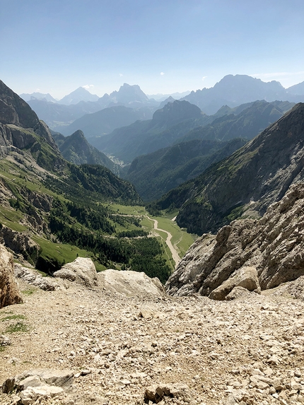 Fungo d'Ombretta Torre Giuseppe Moschitz - Fungo d'Ombretta: Dolomiti: Val Ombretta dalla cengia alla base del Fungo
