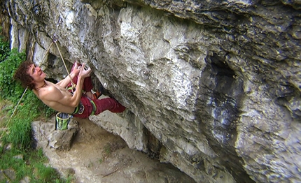 Adam Ondra - Adam Ondra su Hubble, 8c+ (Ben Moon 1990, Raven Tor, UK)