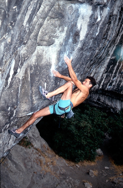 Jerry Moffatt - Jerry Moffatt climbing at Raven Tor, UK