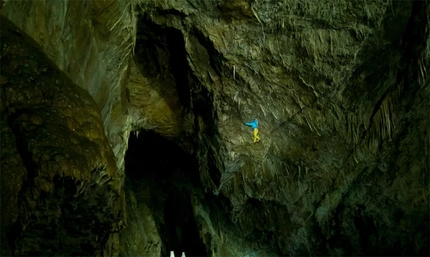 Deeplining - Lukas Irmler slacklining 500 meters underground