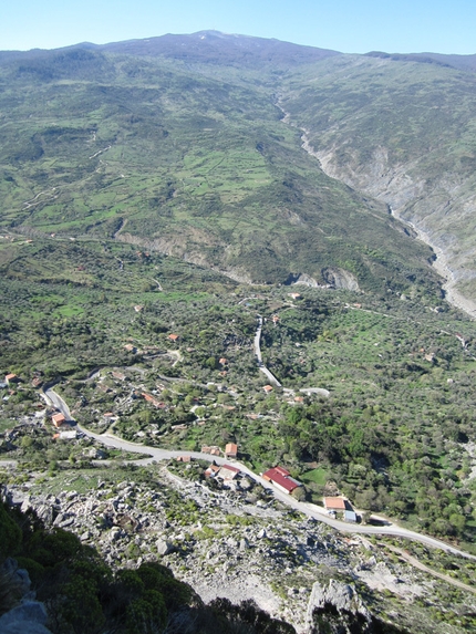 Rocca Calanna - Rocche del Crasto - Il Paradiso all'improvviso: Monte Soro dalla cima di Rocca Calanna
