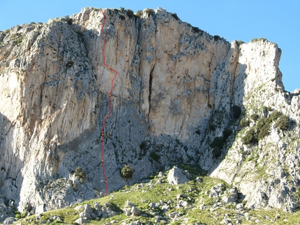 Rocca Calanna - Rocche del Crasto - Il Paradiso all'improvviso (7c, 180m, Max Flaccavento e Giuseppe Barbagallo)