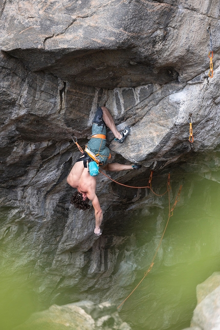 Alexander Rohr - Alex Rohr on the first pitch of 'Change' (9a+/b) at Flatanger