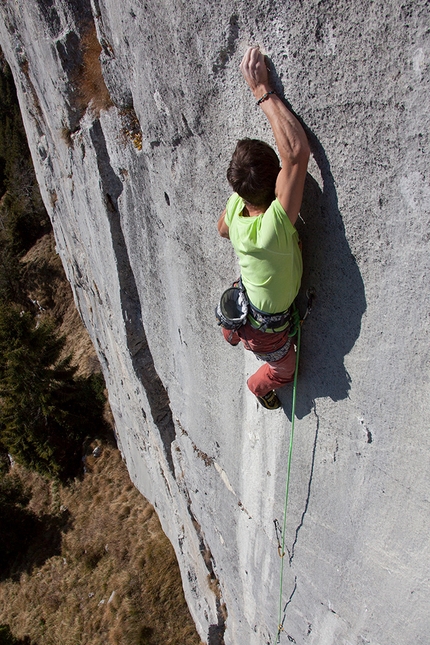 Eternit climbed by Alessandro Zeni, the rebirth of a dream - Alessandro Zeni has suggested 9a+ after having repeated the famous route Eternit at the Baule. An iconic climb in the Feltrine Dolomites.