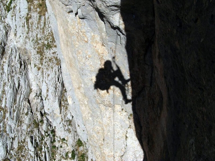 Gran Sasso - Solitarie al Gran Sasso. Storie tra andate, ritirate e ritorni,