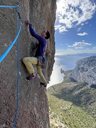 Mediterraneo, Punta Giradili, Sardinia - Giovanni Canton climbing the last pitch of 'Mediterraneo', Punta Giradili, Sardinia