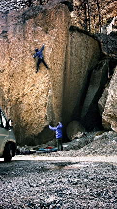 James Pearson 29Dots - James Pearson making the third ascent of Bernd Zangerl’s highball boulder problem '29 Dots' in Val Noasca, Valle dell'Orco, Italy, April 2024