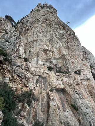 Cromosomi Corsari Pedra Longa Sardegna - Pedra Longa in Sardegna, e il versante che ospita la via 'Cromosomi Corsari', 