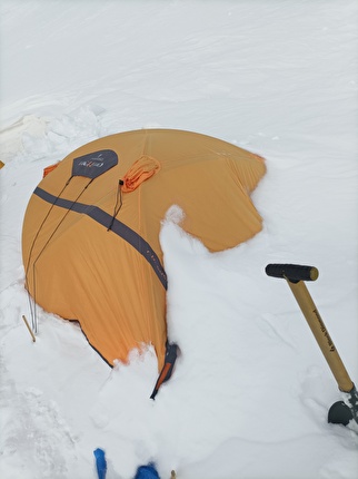 Silvestro Franchini Lhotse - La tenda di Silvestro Franchini a campo 3 durante il tentativo di salite il Lhotse, primavera 2024