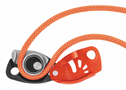 Petzl NEOX - Petzl NEOX: Installing the rope is easy, with diagrams engraved on the device.