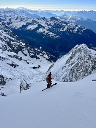 Mont Blanc Brenva Face - The Diagonal of the Brenva Face (Mont Blanc) skied by Nico Borgeot, Gaspard Buro and Ross Hewitt