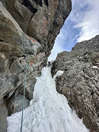 Hochflachkofel, Rieserferner Group, Simon Gietl, Jakob Steinkasserer - Making the first ascent of 'Hexentango' on the west face of Hochflachkofel, Rieserferner Group (Simon Gietl, Jakob Steinkasserer 30/04/2024)