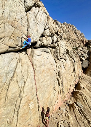 Andromeda Sardinia - Tatjana Göx climbing her 'Spaziotempo' (6a+ trad) at the crag Andromeda in Sardinia
