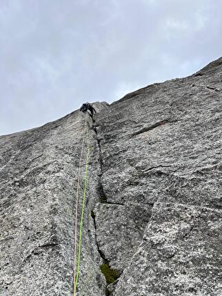 Pizzo Badile - The first ascent of 'Æterna nix' on the NE Face of Pizzo Badile (Chiara Gusmeroli, Matteo De Zaiacomo 29/06/2024)