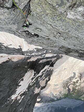 Pizzo Badile - The first ascent of 'Æterna nix' on the NE Face of Pizzo Badile (Chiara Gusmeroli, Matteo De Zaiacomo 29/06/2024)