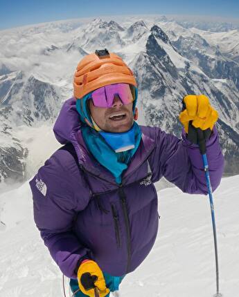 Benjamin Védrines sale il K2 in 11 ore