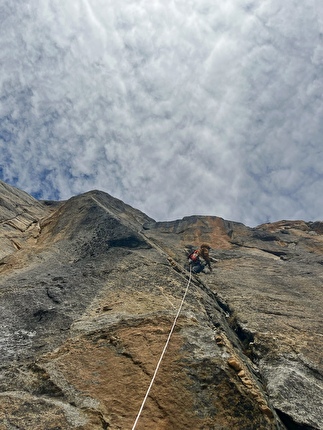 Nevado Cashan West Peru, Mike Bowyer, Tom Schindfessel - The first ascent of 'La Suerte viene la suerte se va' on the NE Face of Nevado Cashan Oeste in Peru (Mike Bowyer, Tom Schindfessel 12/07/2024)