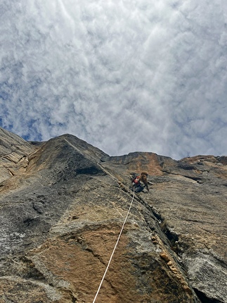 Nevado Cashan Ovest Perù, Mike Bowyer, Tom Schindfessel - La prima salita di 'La Suerte viene la suerte se va' sulla parete NE di Nevado Cashan Oeste in Perù (Mike Bowyer, Tom Schindfessel 12/07/2024)