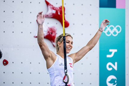 Aleksandra Mirosław wins Speed Climbing's historic first gold at Paris 2024!