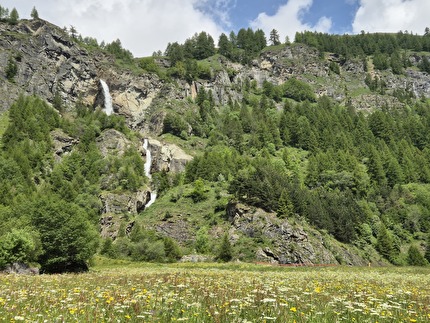 Cascata Lo Dard, Ollomont, Valle d'Aosta - The crag Cascata Lo Dard close to Ollomont in Valle d'Aosta, Italy