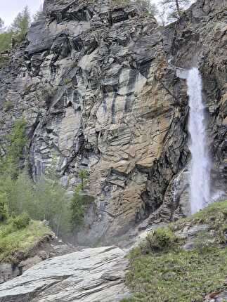 Falesia Cascata Lo Dard, Ollomont, Valle d'Aosta - La falesia Cascata Lo Dard a Ollomont in Valle d'Aosta