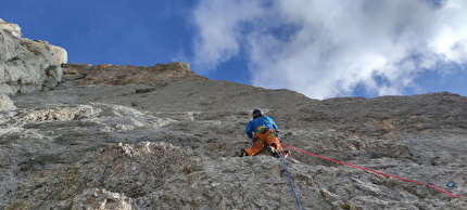 Torre del Formenton, Dolomiti, Marco Bozzetta, Costante Carpella - L'apertura di 'Vento nei Capelli' alla Torre del Formenton nelle Dolomiti  (Marco Bozzetta, Costante Carpella 2023)