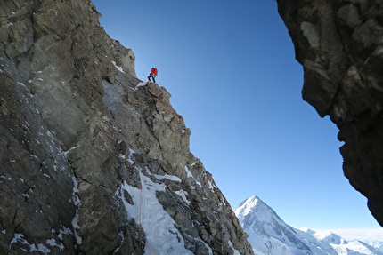 Aleš Česen Tom Livingstone Gasherbrum III - Aleš Česen e Tom Livingstone durante la prima salita della cresta ovest di Gasherbrum III, estate 2024