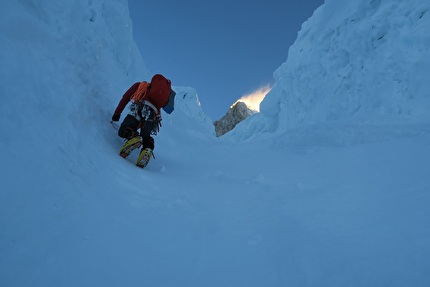 Aleš Česen Tom Livingstone Gasherbrum III - Aleš Česen e Tom Livingstone durante la prima salita della cresta ovest di Gasherbrum III, estate 2024