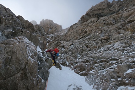 Aleš Česen Tom Livingstone Gasherbrum III - Aleš Česen e Tom Livingstone durante la prima salita della cresta ovest di Gasherbrum III, estate 2024